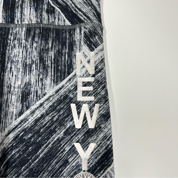 Lululemon Wunder Under Crop NYC Soul Cycle Leggings Size 4 - Picture 5 of 11